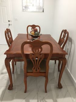 Dinning table an 6 chairs