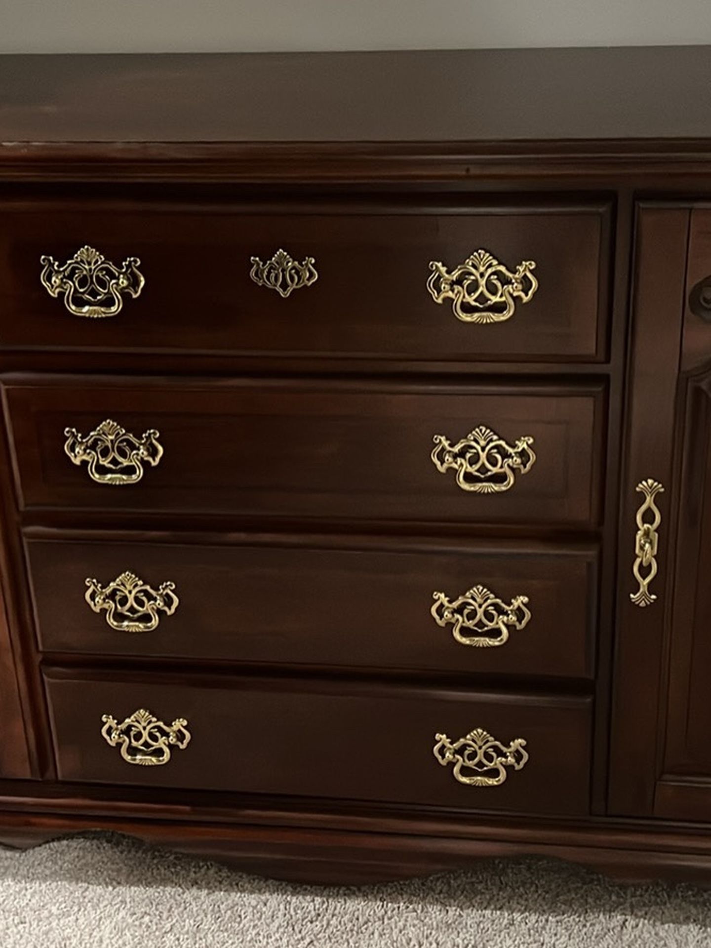 Beautiful Cabinet, Very Good Condition