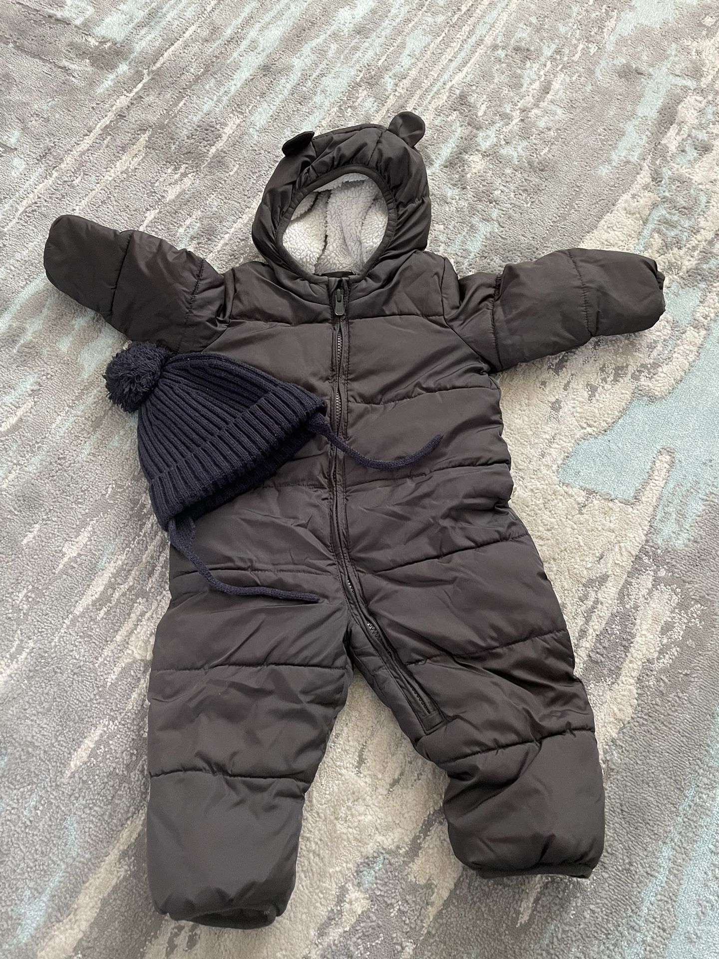 Snowsuits +hat 6-12 Months + Clothes