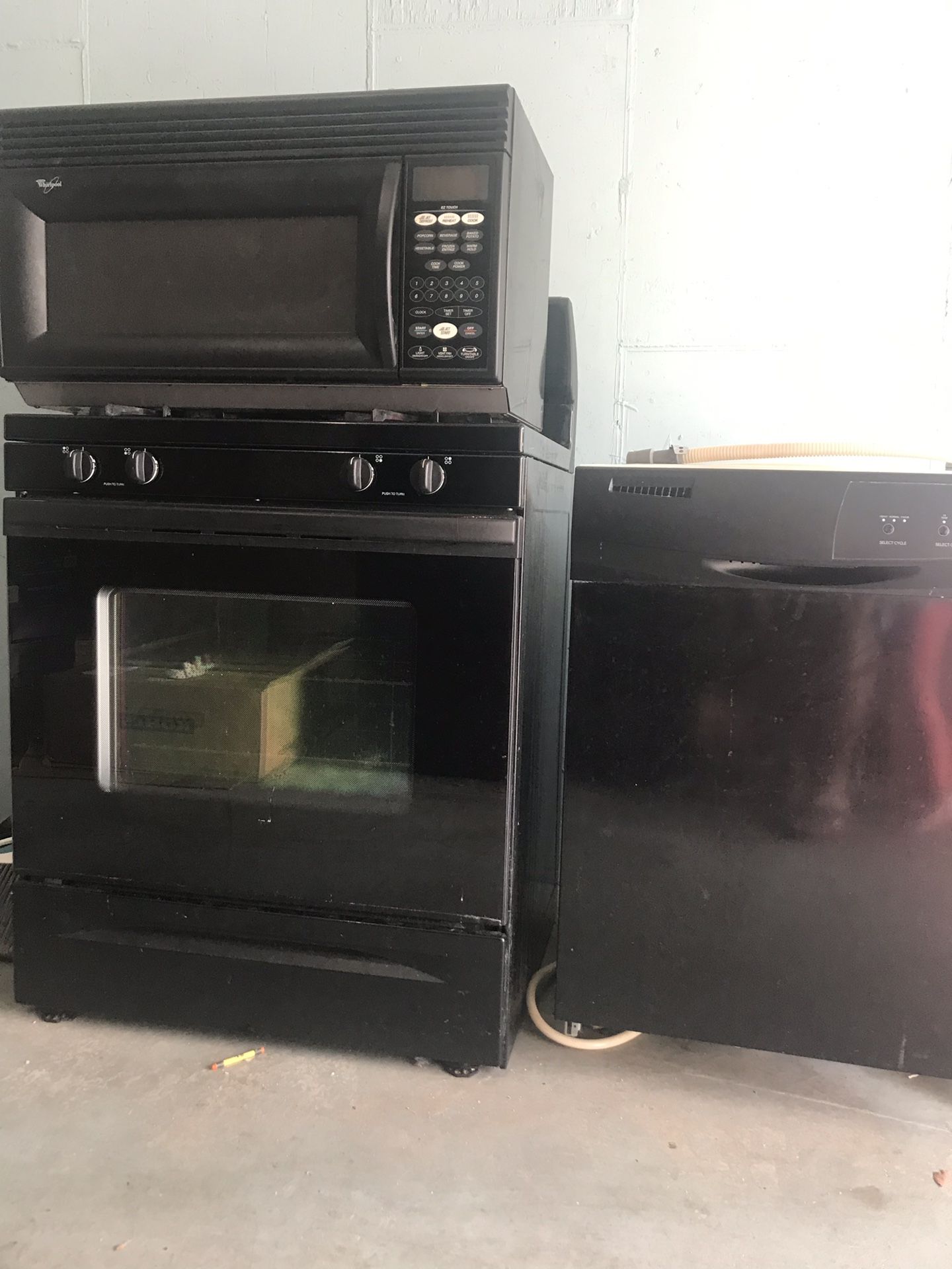 Dishwasher & Stove with microwave