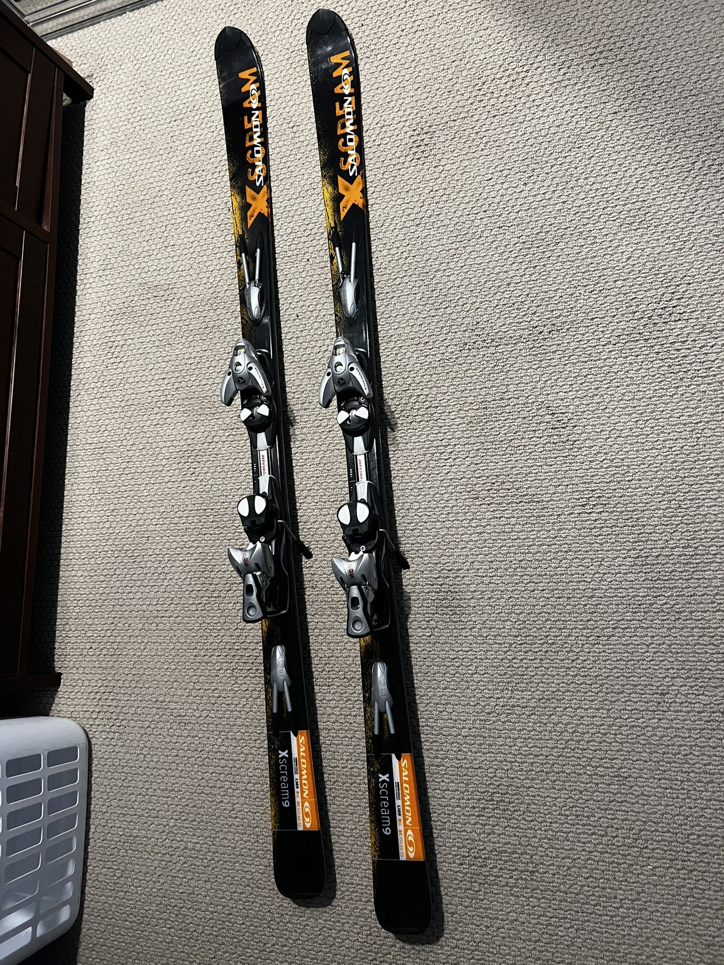 Salomon Skis Like New