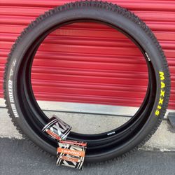 Brand New  Maxxis DH Highroller 26 x 2.5 Tires