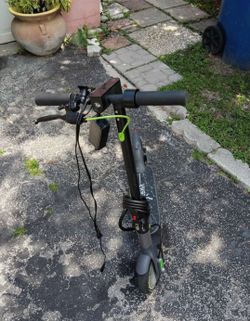 Small But Fast Electric Scooter 17 MPH