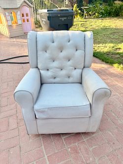 Swivel sofa chair