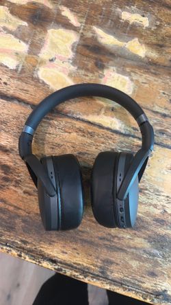 Sennheiser HD 4.4 BT headphones