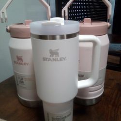 STANLEY CUPS 64OZ AND 40OZ