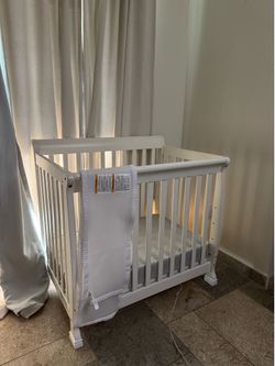 Mini crib