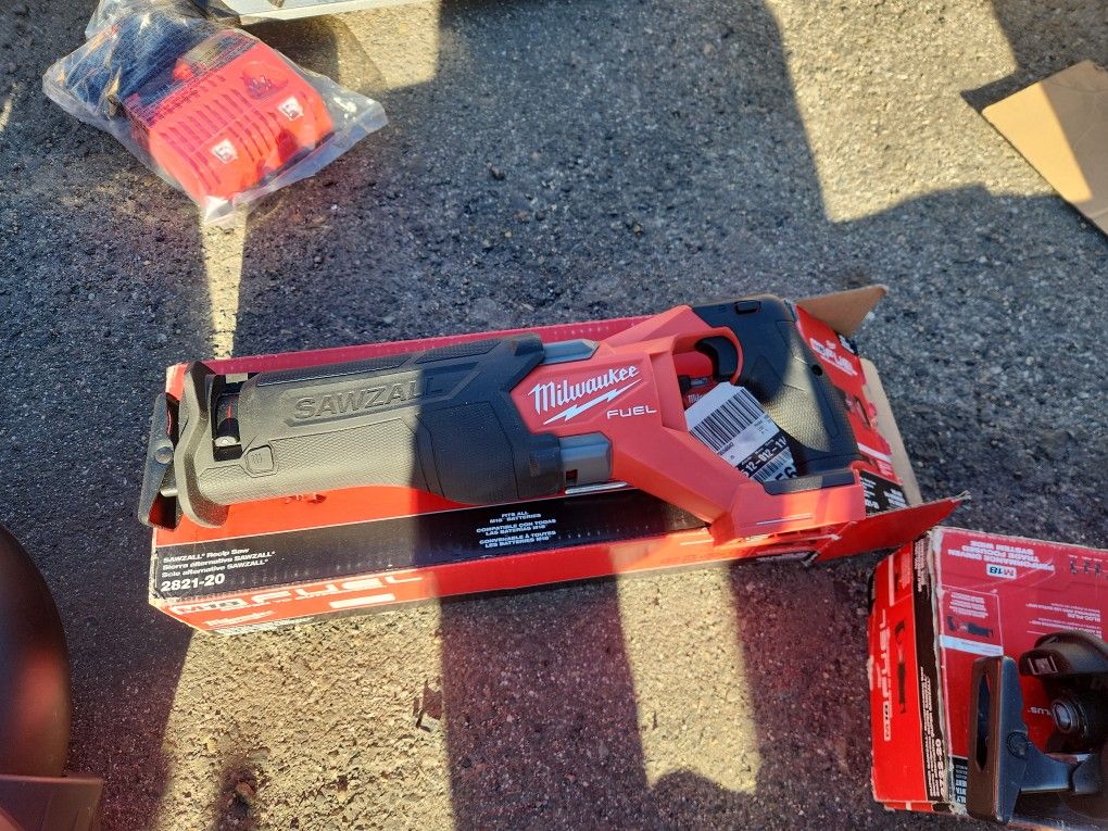 Milwaukee M18 Sawzall Fuel Brushless