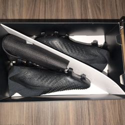 black Adidas predator 7 1/2