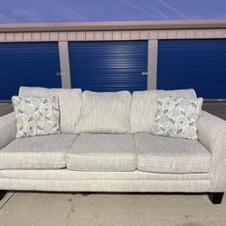 FREE DELIVERY 🚚🚛🚚 Awesome Gray Couch