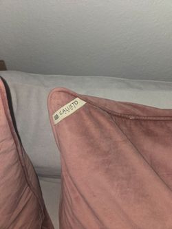 Callisto Home is a luxury textile brand specializing in high-end decorative pillows and throws.