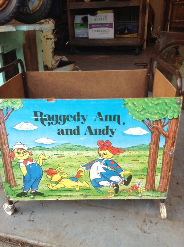 Raggedy and Andy toy box