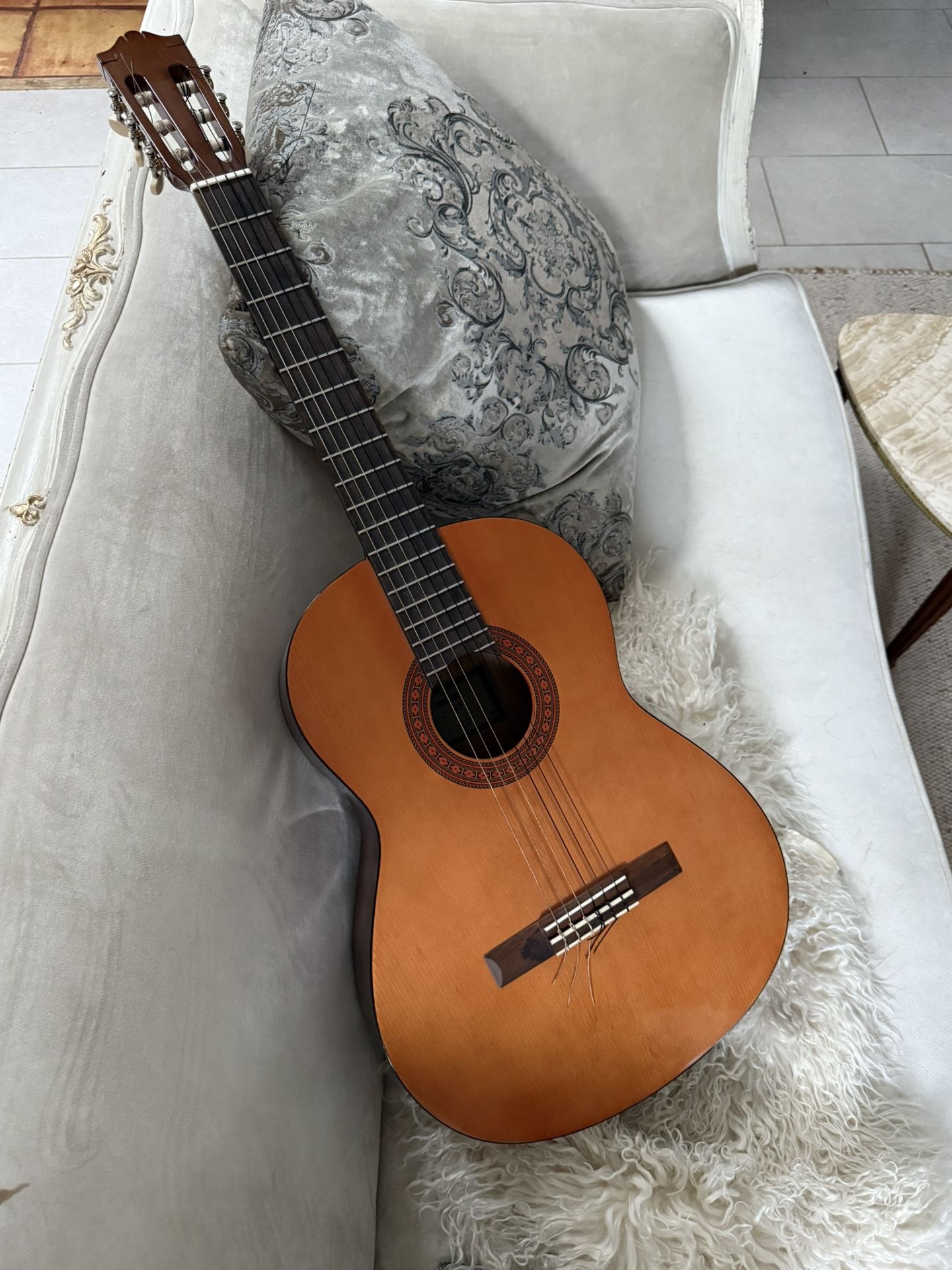 Acoustic guitar in Great shape