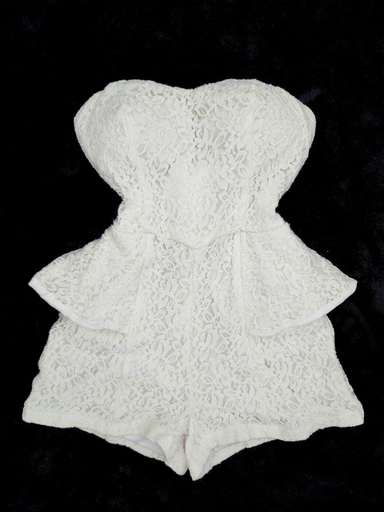 ✅️ Strapless White Lace Romper• Size S• Great Condition• $12firm
