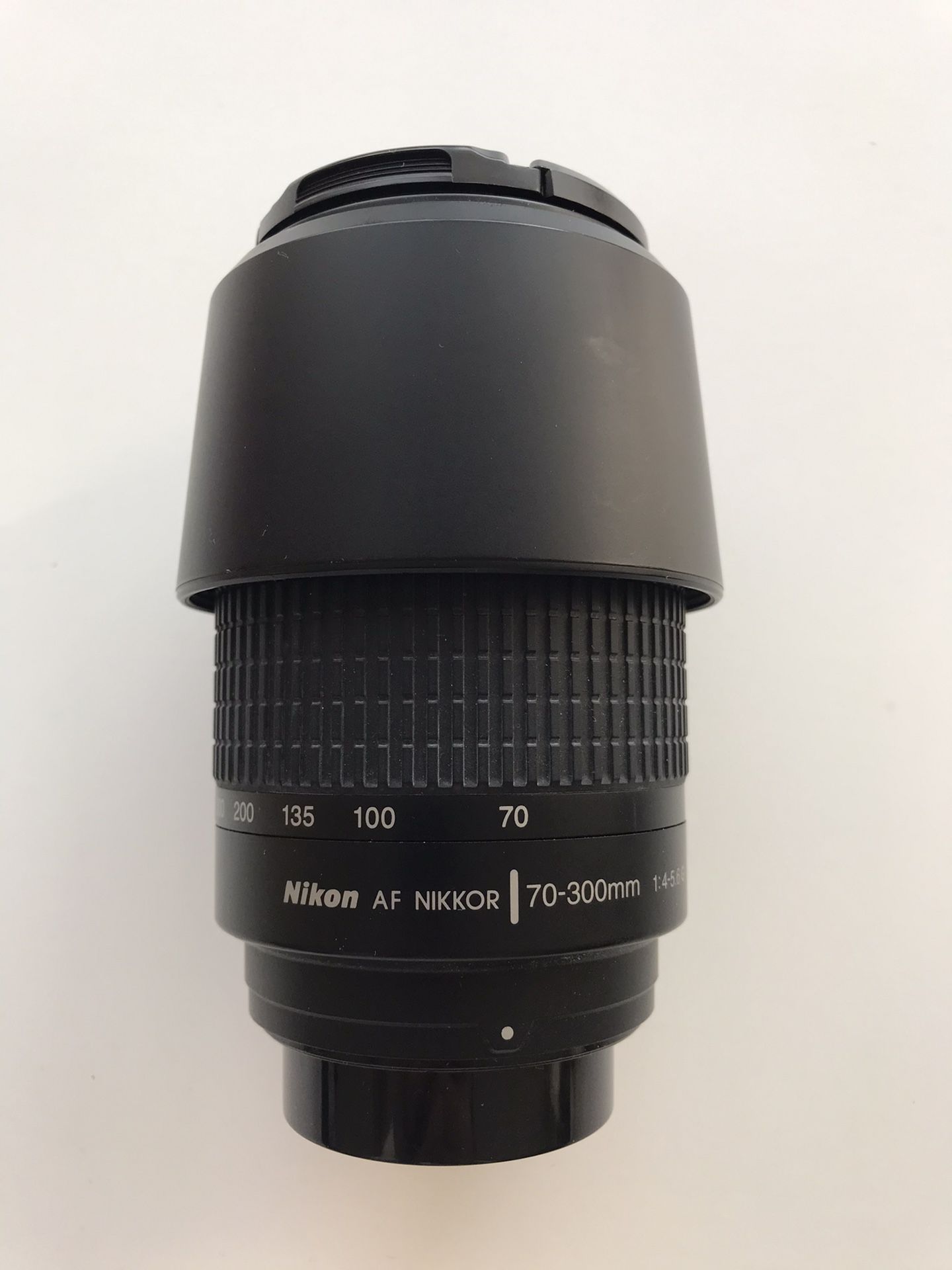 Nikon Nikkor AF 70-300mm f/4-5.6 Full Frame Lens with Nikon hood