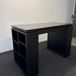 Pier 1 Project Desk
