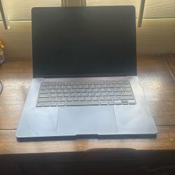 MacBook Air 15” (M2, 2023) 