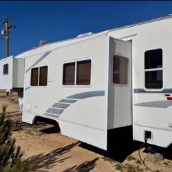 Fifth Wheel Trailer