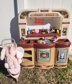 Play kitchen w accessories