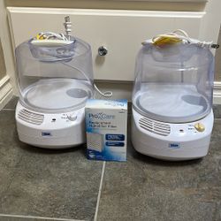 2 Humidifiers 