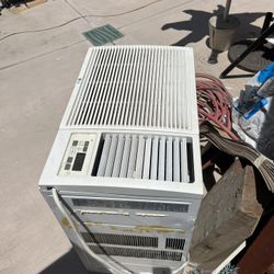 18000 BTU 1.5 Ton. Wall/window Ac Unit