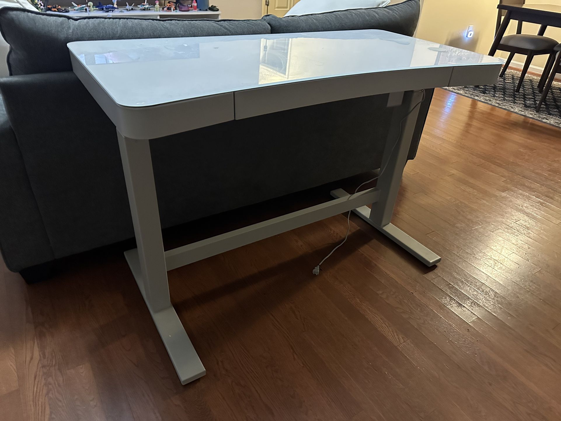 Glass top - Adjustable desk