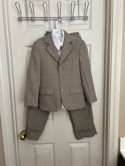 2 Trajes Disponibles De Vestir Para Niños Color Taupe ⬇️