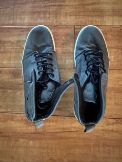 Men’s tennis shoes