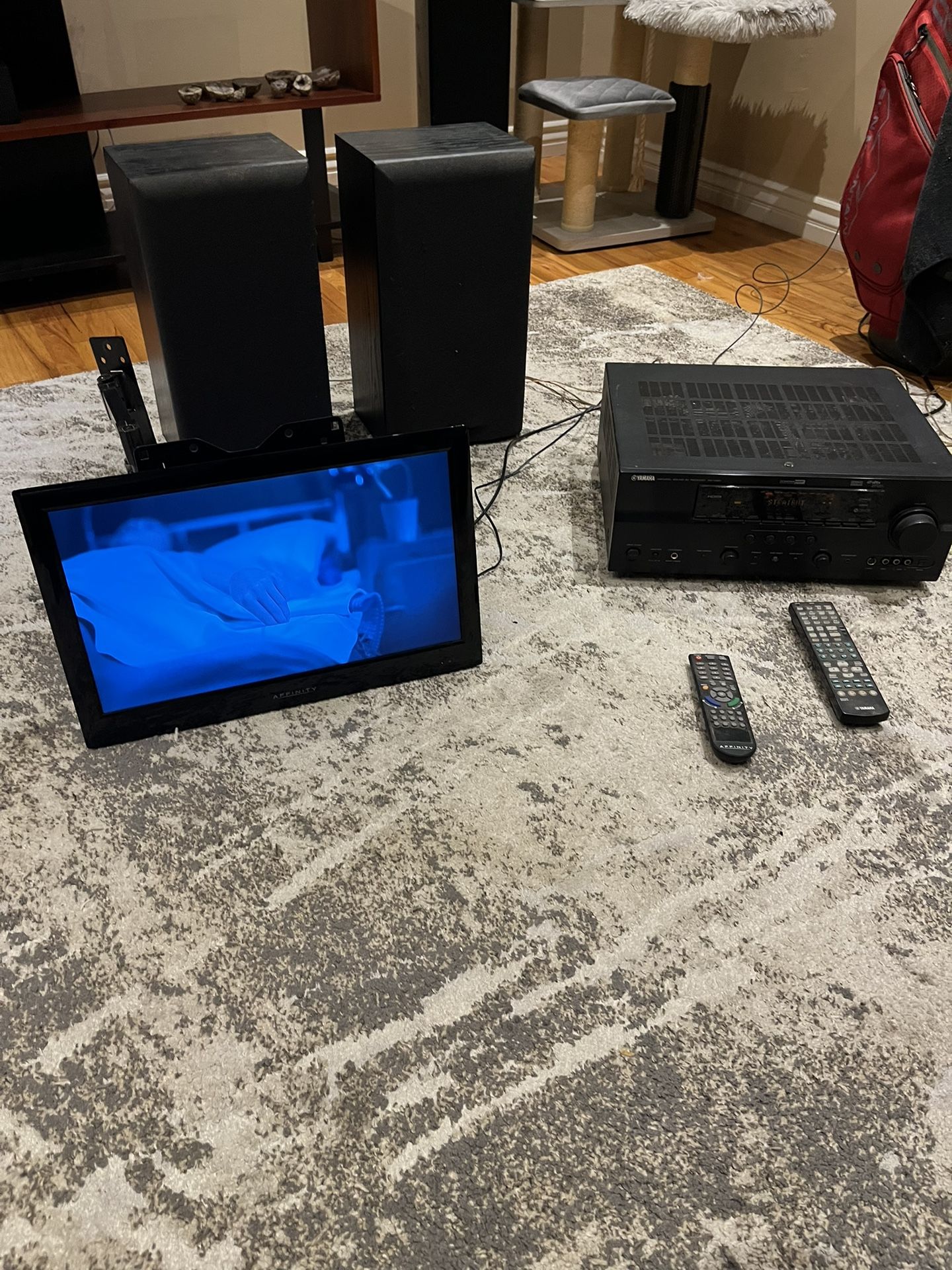 Stereo w/ Monitor, Speakers, Google Chromecast