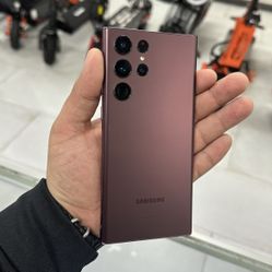 Galaxy S22 Ultra 5G Unlocked 256GB! $499 Cash Or Card!!