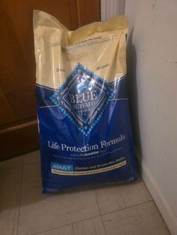 Blue buffalo adult life protection formula chicken 30 lb bad