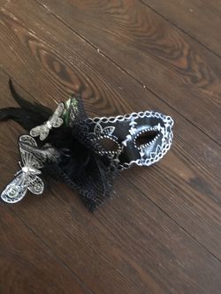 Eye mask with butterflies and feathers