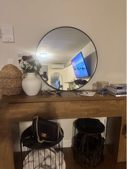 Round mirror