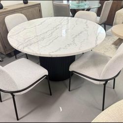 Round Marble D i n i n g Table Set