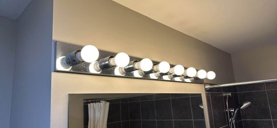Bathroom lights w bulbs