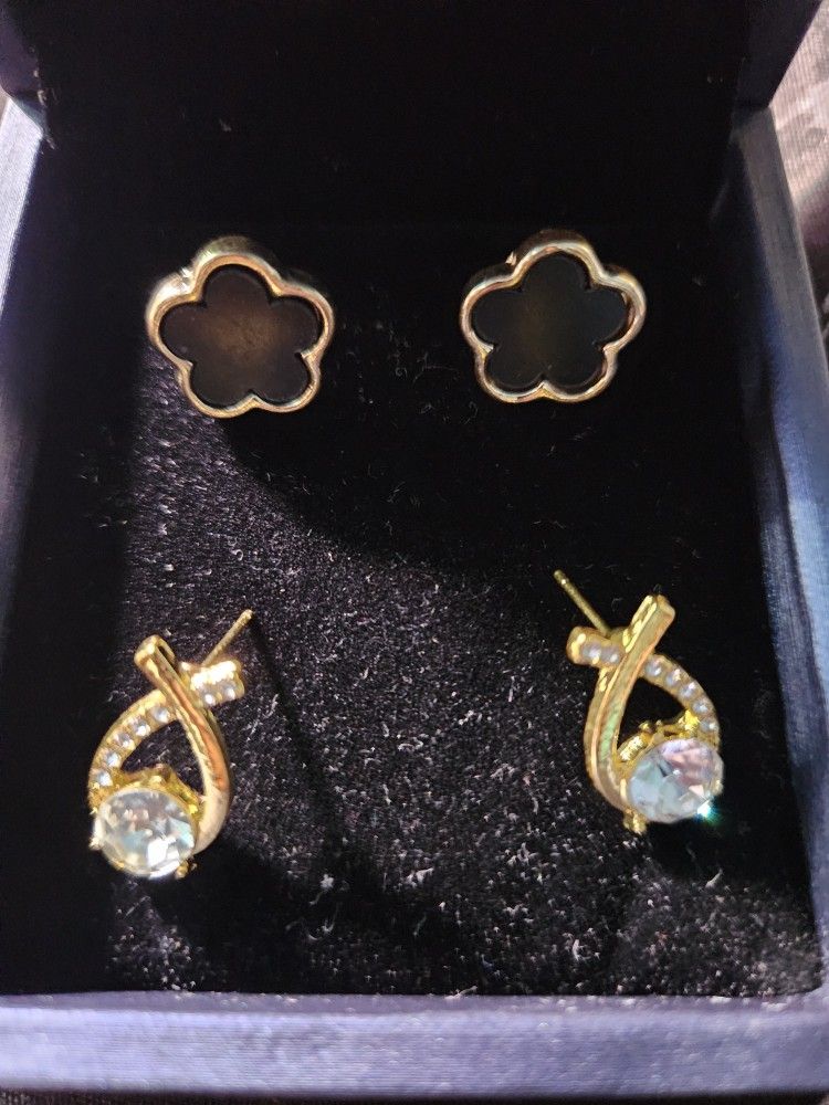 Black STAR EARRINGS 