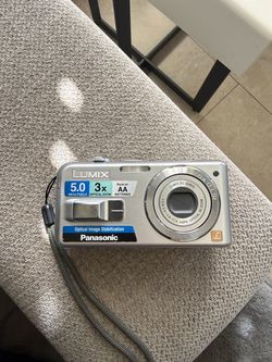 Panasonic LUMIX DMC-LS2 5.0 Megapixel Camera