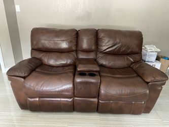 3 Piece Reclining Leather Sofa Set!