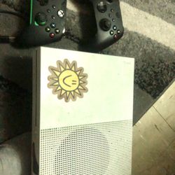 Xbox  One S (Trade For any Iphone 13,14,15,16) Not Free Check Description 