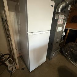 Vissani 10.1 cu. ft. Top Freezer Refrigerator 