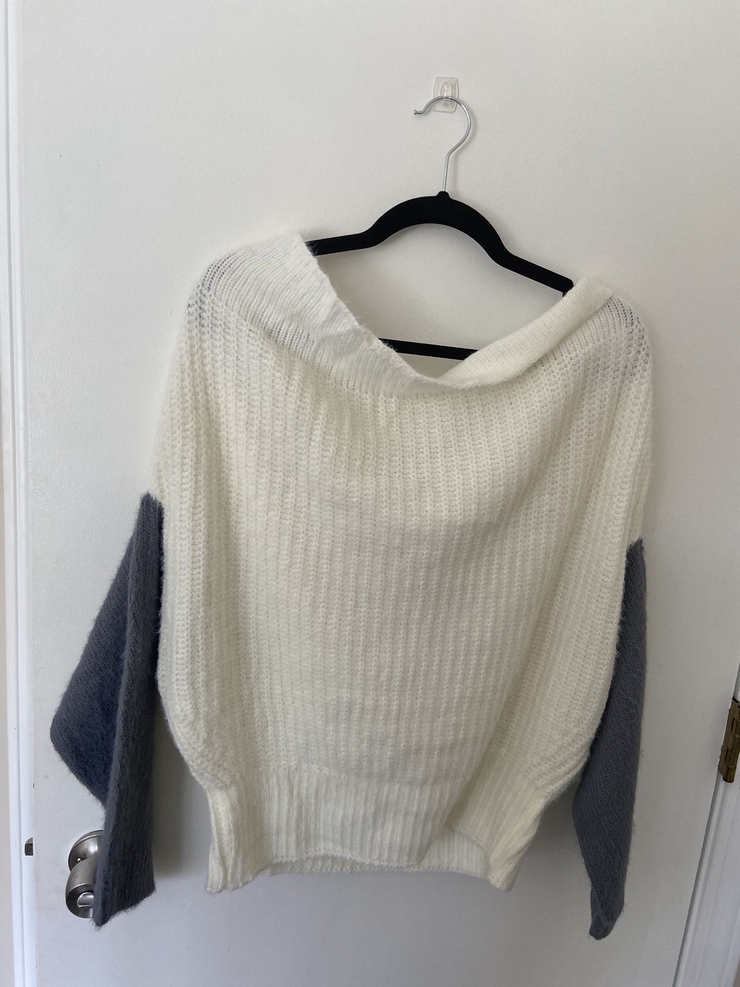 Women’s Gray And White Sweater