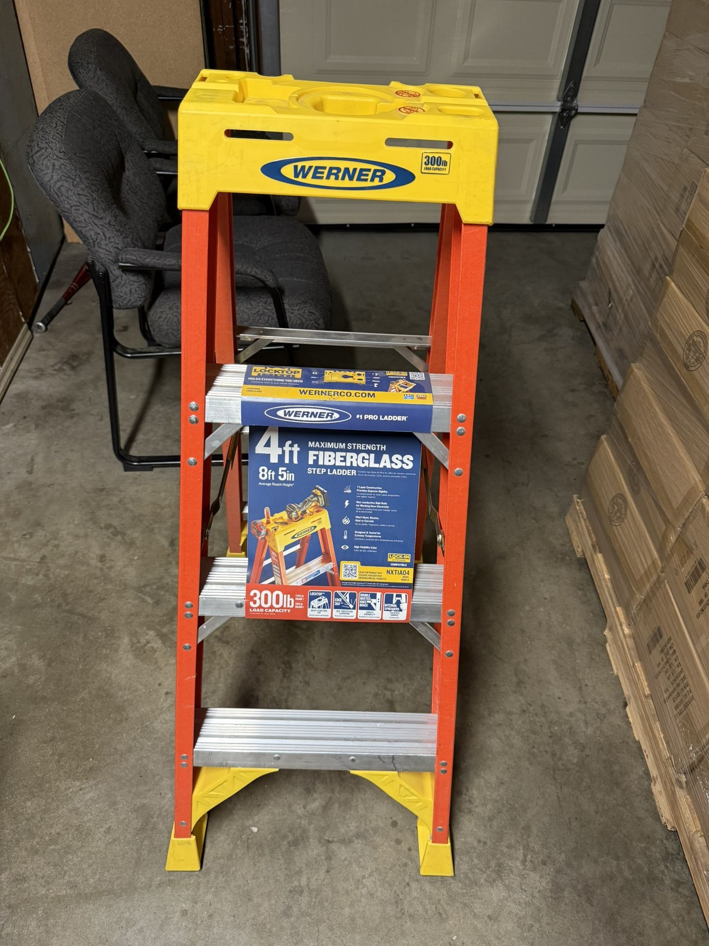 Werner 4ft. Fiberglass Ladder 300lb Capacity 