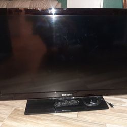 40" Samsung HDTV + Remote, HDMI Splitter