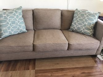 Jerome’s couch/sofa in Excellent condition