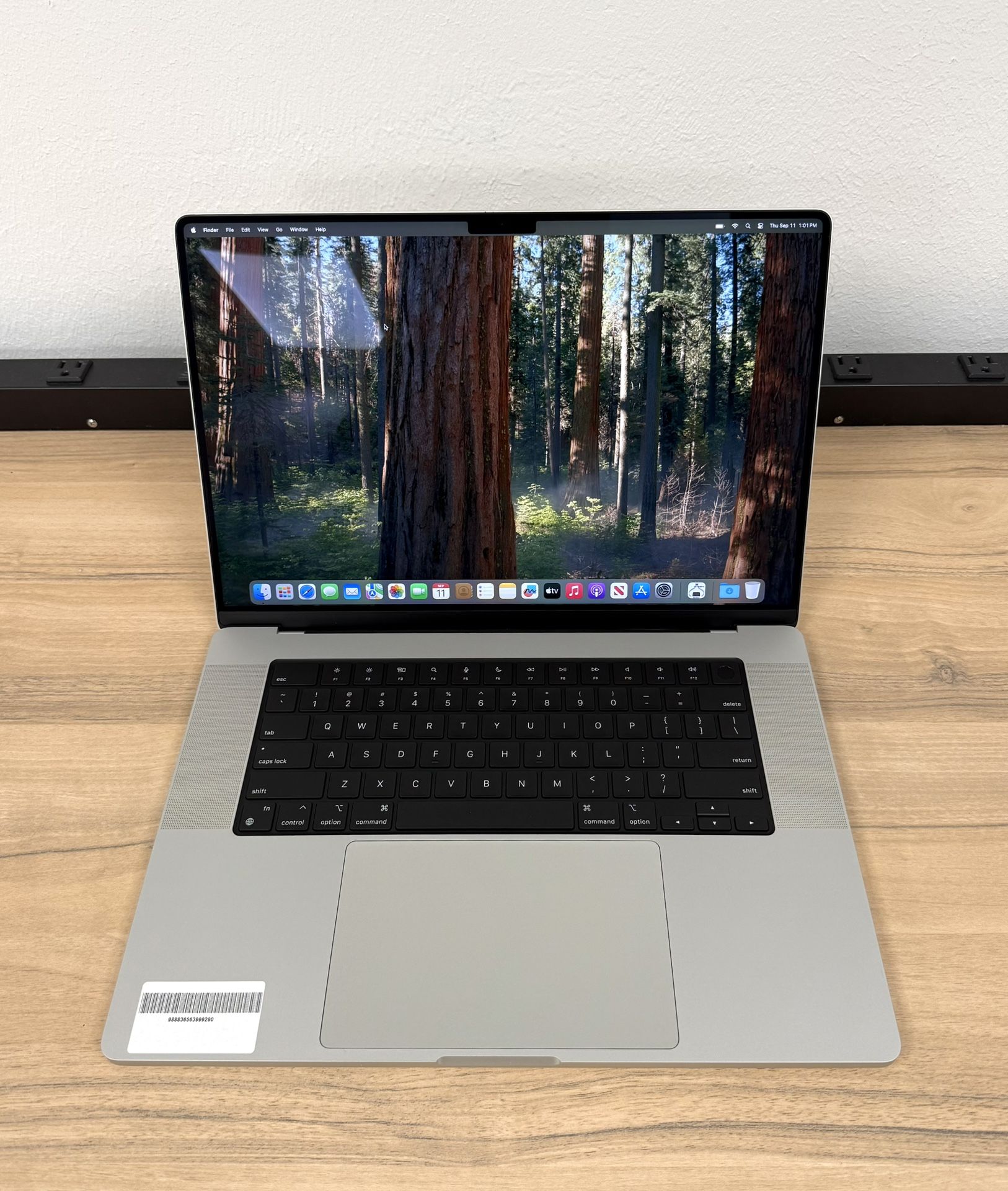16" MacBook Pro M1 Pro 10 Core*32GB RAM*1TB SSD