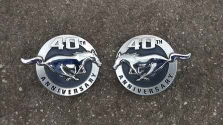 2004 FORD MUSTANG SELLING 40TH ANNIVERSARY EMBLEMS