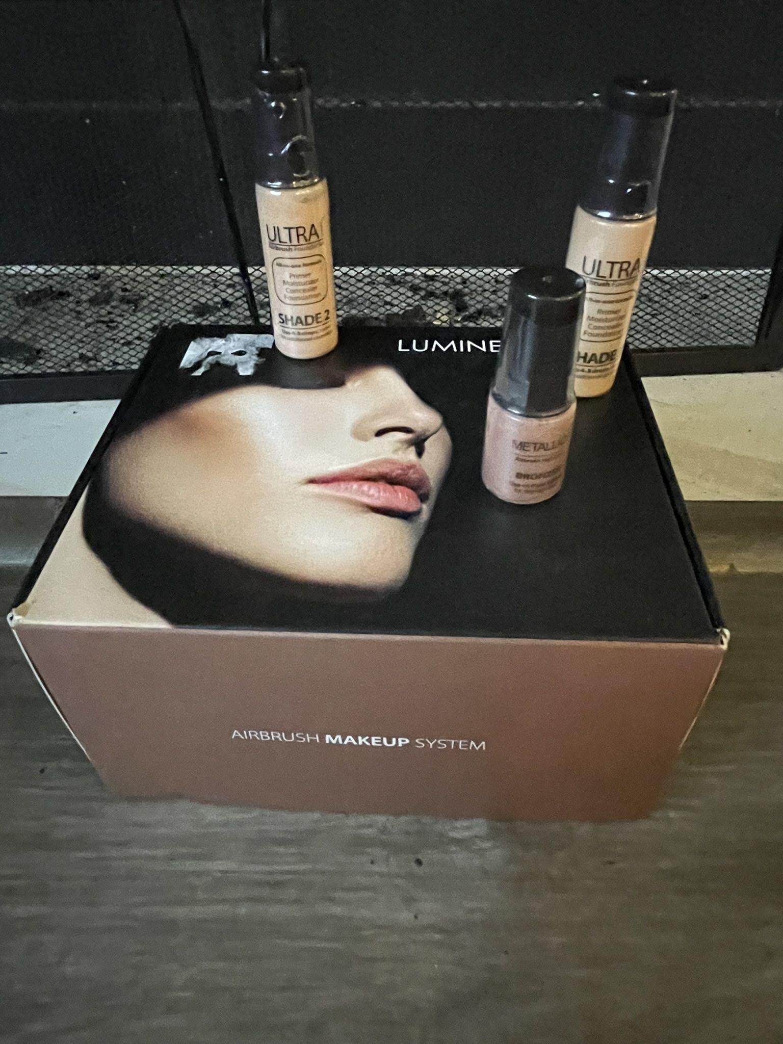 Airbrush make up kit with cover-up
