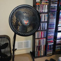 Vornado Intense Extra Ice Cold Ripping Fast Fan With Dual Protective Covering And Iron? Bar Beautiful Works Perfect Very Fast Blades And Safe