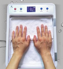 Hyperhidrosis Treatment Antiperspirant Device Iontophoresis For Sweating Hands