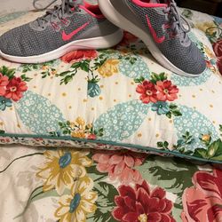 Women Nike Tennis Shoes 